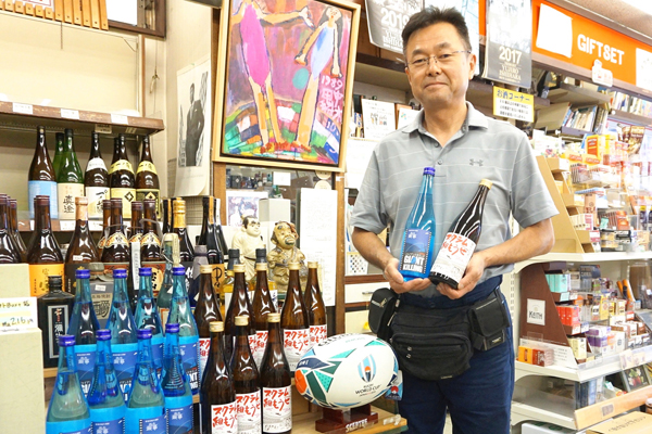 調布オリジナル焼酎をあつかうリカ―＆フーズやまぐちの店内